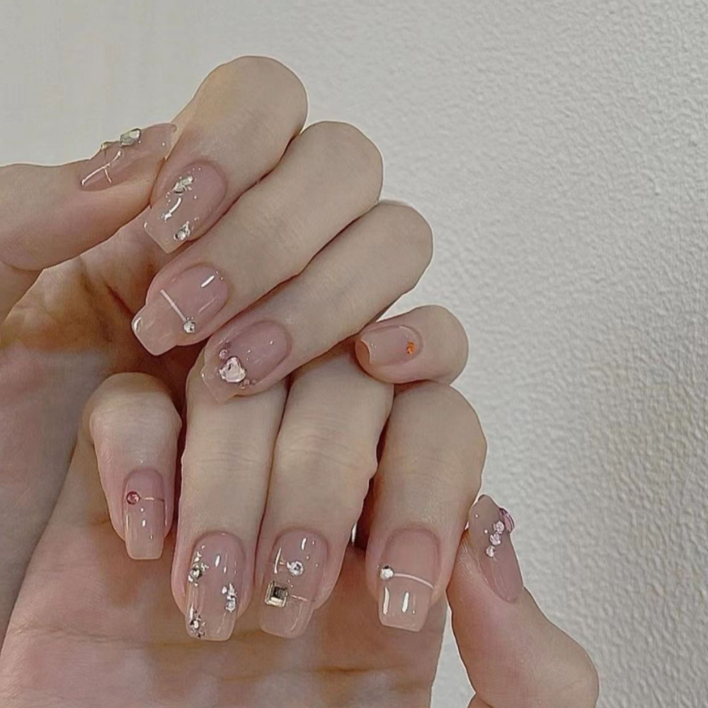 24 Pezzi di Unghie Finte con E - Nail Art Inspo recensione e prezzo