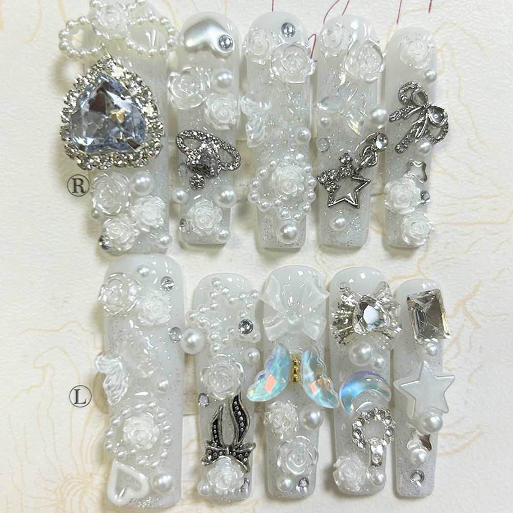 10 Pezzi Unghie Finte Adesive  - Nail Art Inspo recensione e prezzo